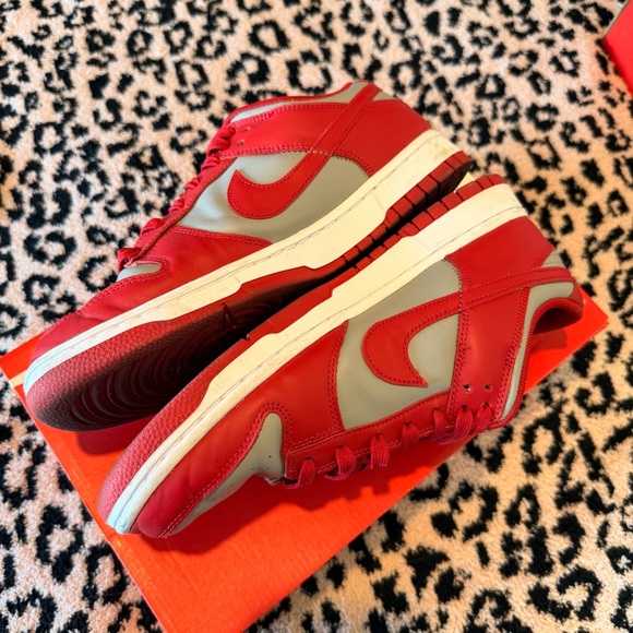 Nike UNLV Dunks - Picture 2 of 6